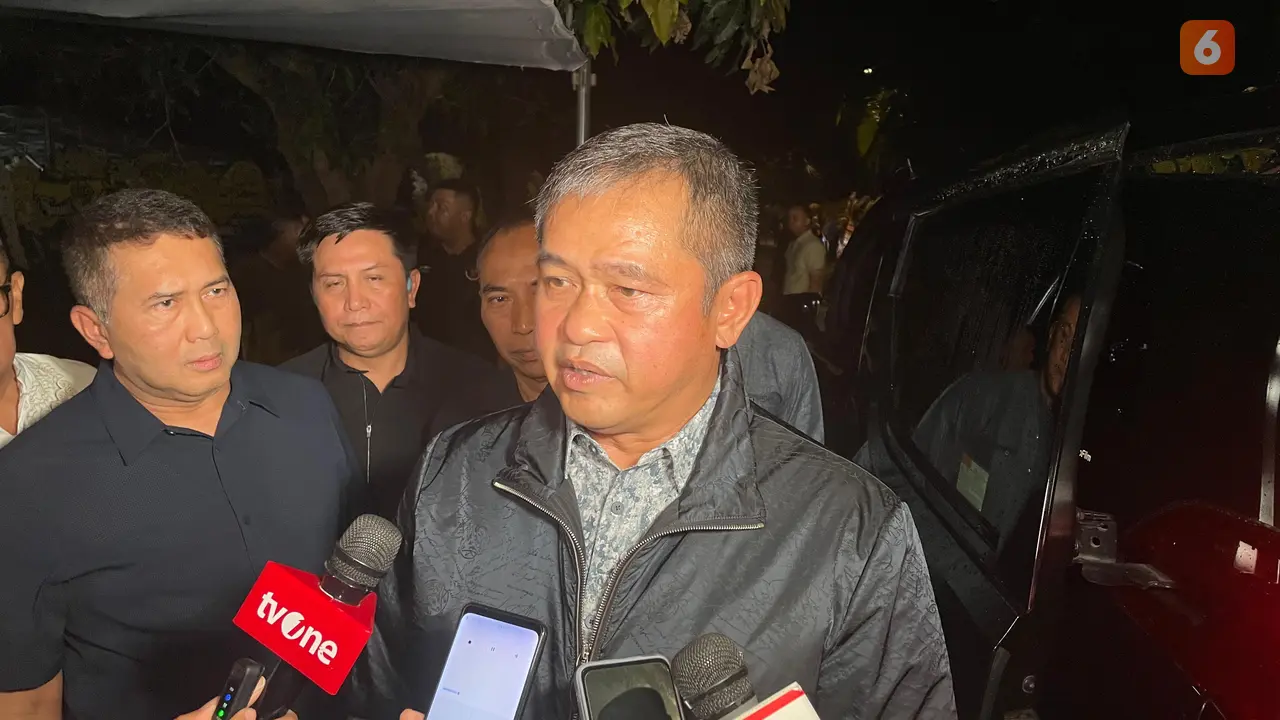 KSAD Jenderal TNI Maruli Simanjuntak di rumah duka Marsma Fajar Adrianto