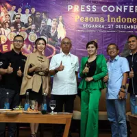 Penyanyi Sandhy Sondoro usai jumpa pers Ancol Gempita Festival di kawasan Ancol, Jakarta, Rabu (27/12). Ia menjadi salah satu pengisi acara menyambut malam pergantian tahun baru 2018 di Taman Impian Jaya Ancol. (Deki Prayoga/Bintang.com)