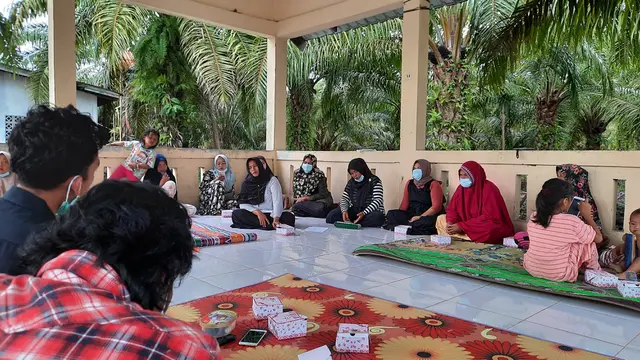 Pertemuan dengan masyarakat korban konflik lahan Desa Cot Mee yang LBH Banda Aceh adakan (Liputan6.com/Rino Abonita)