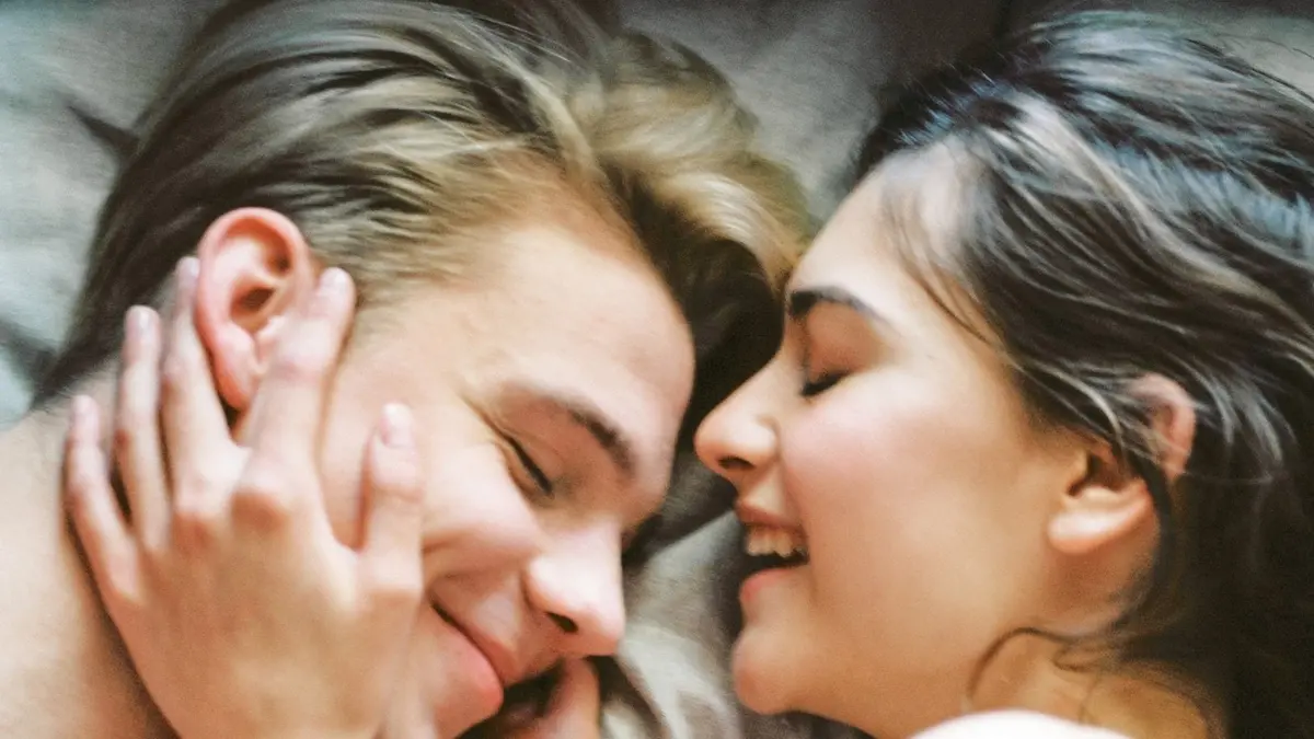 Uxlayotgan rus bilan jinsiy aloqa