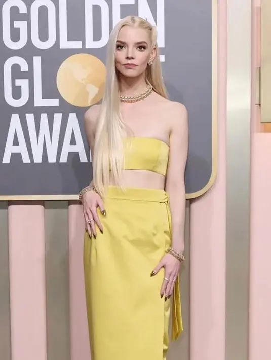 6 Parade Perhiasan Mewah Artis di Ajang Golden Globe 2023, Jenna Ortega