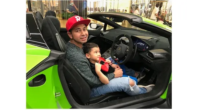 Potret Raffi Ahmad Bersama Barang-barang Mewah