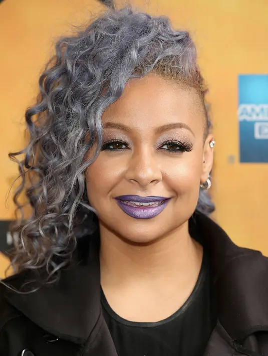 Raven Symone memiliki acaranya sendiri berjudul ‘That’s So Raven’, rumor homoseksualitas yang beredar akhirnya diakui oleh Raven pada 2013.  Ia pun kemudian santai dan menyatakan “sekarang saya bisa menikah”. (AFP/Bintang.com) 