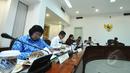Suasana rapat terbatas di Kantor Presiden, Komplek Istana Kepresidenan, Jakarta, Senin (16/3/2015). Rapat membahas tentang paket kebijakan ekonomi pemerintah. (Liputan6.com/Faizal Fanani)
