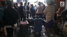 Pemadaman listrik yang terjadi di sejumlah kota di Jawa Timur dan Bali sepanjang hari Rabu, mengakibatkan terganggunya aktifitas warga.