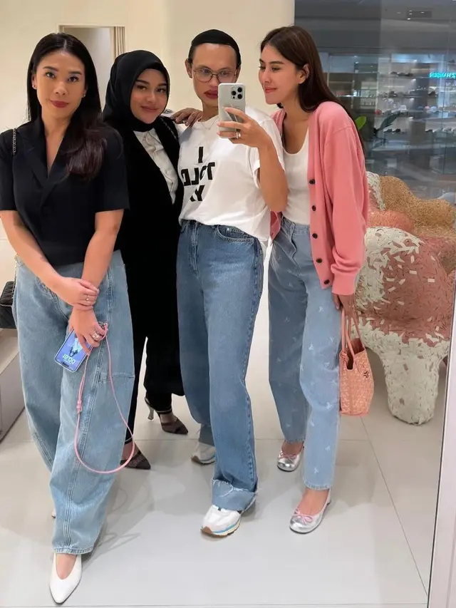 6 Potret Tas Member Geng Cendol saat Ngopi Mewah, Olla Ramlan Bawa Hermes Rp2 Miliar hingga Tya Ariestya Pakai Brand Lokal