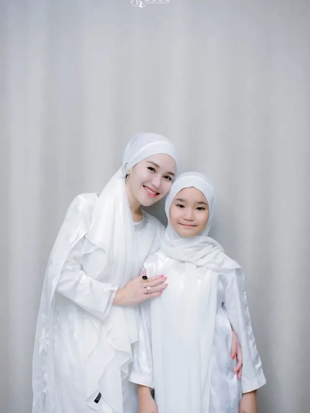 Inspirasi Busana Lebaran Warna Putih