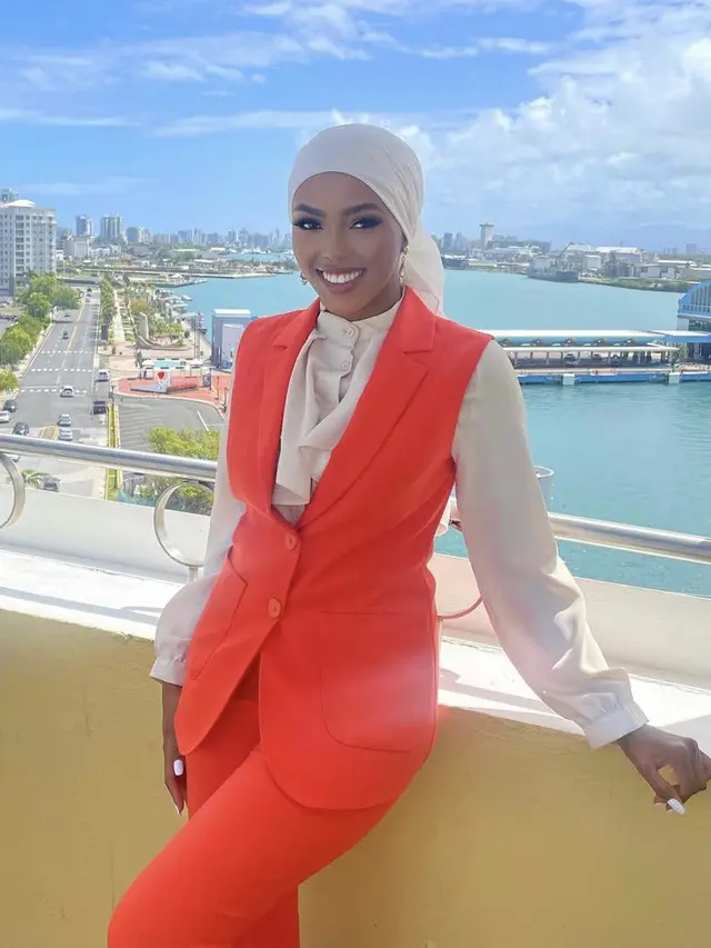 Khadija Omar, Perempuan Hijab Pertama yang Masuk ke 13 Besar Miss World/Instagram/khadija.omarr