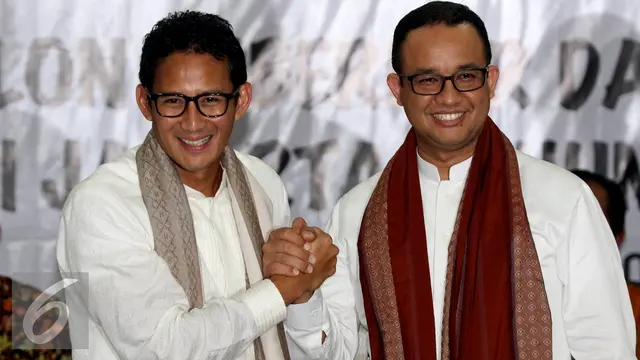 20160923- Gaya Anies dan Sandiaga Saat Mendaftar di KPUD-Jakarta- Immanuel Antonius