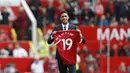 Varane menandatangani kontrak empat tahun hingga 2025 dan ia akan mengenakan seragam nomor 19 di Old Trafford. (Foto: AFP/Adrian Dennis)
