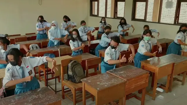 Sosok Guru SMK yang Ajak Para Murid Menari di Kelas hingga Diapresiasi Menteri Nadiem