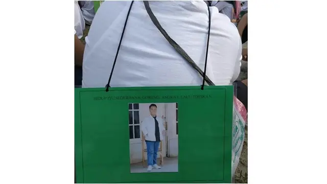 Potret 6 Name Tag Ospek Ini Sukses Bikin Geleng-geleng
