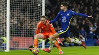 Pemain Chelsea Christian Pulisic berusaha mencetak gol ke gawang Everton pada pertandingan sepak bola Liga Inggris di Stadion Stamford Bridge, London, Inggris, 16 Desember 2021. Pertandingan berakhir imbang 1-1. (AP Photo/Alastair Grant)