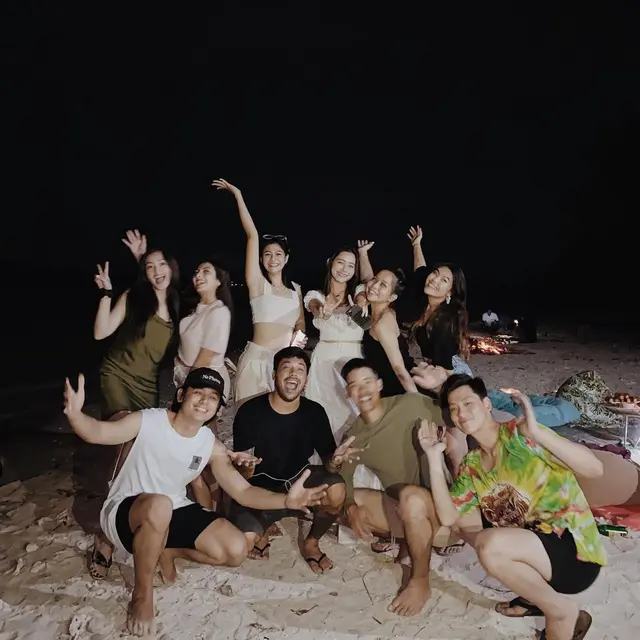 6 Momen Ranty Maria Bareng Rayn Wijaya Rayakan Natal dan Tahun Baru, Makin Dekat