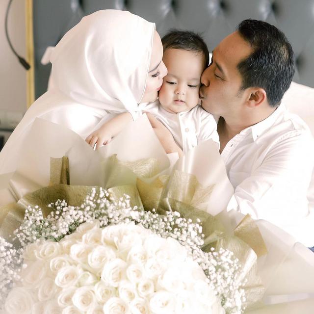 7 Potret Kebersamaan Anggita Sari dan Suami yang Jarang Diekspose