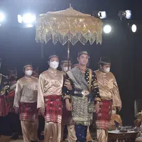 Upacara Adat Balacuik Malapeh Bujang Rizky Billar (Instagram/antv_official)