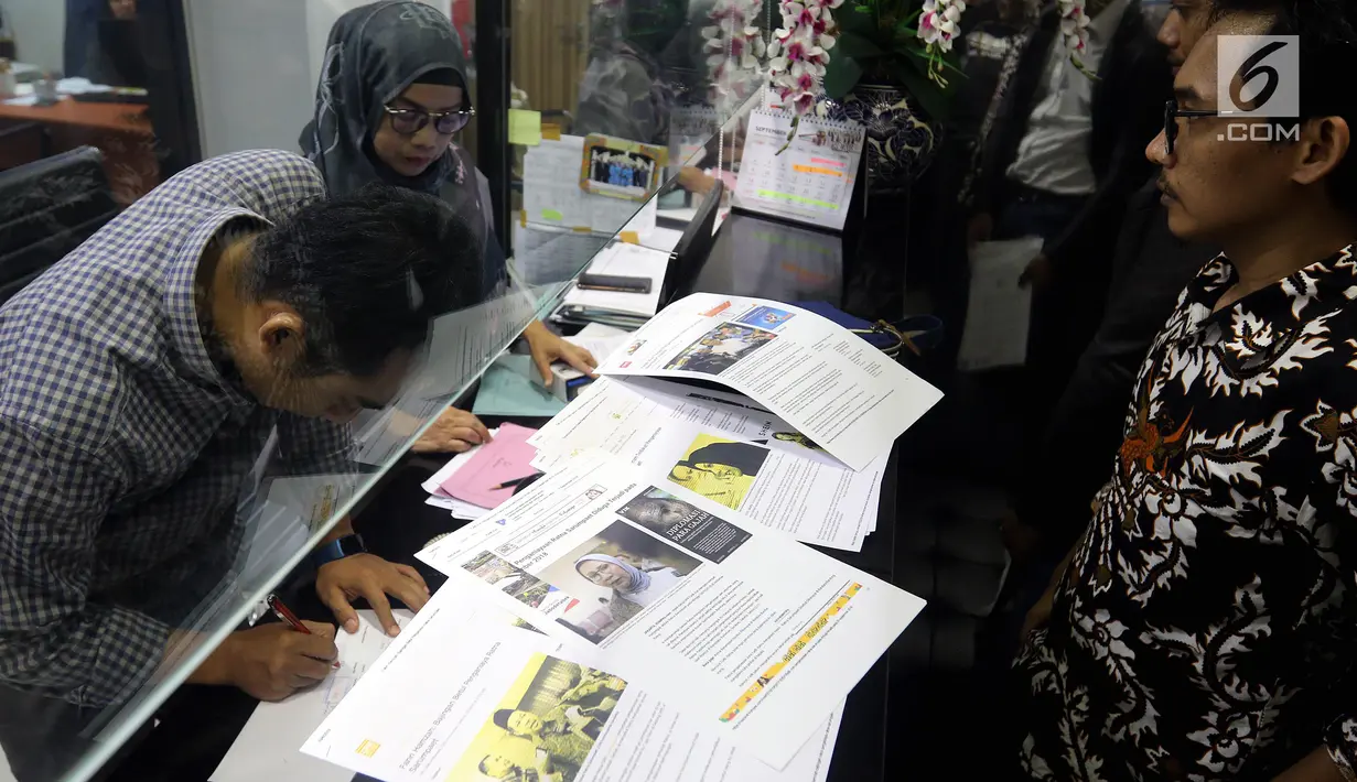 Jaringan Advokat Pengawal NKRI laporan ke MKD DPR, Jakarta, (4/10). Japri melaporkan  anggota DPR Fadli Zon, Fahri Hamzah, Rachel Maryam, dan Mardani Ali Sera terkait kasus penyebaran berita hoaks penganiayaan Ratna Sarumpaet. (Liputan6.com/Johan Tallo)
