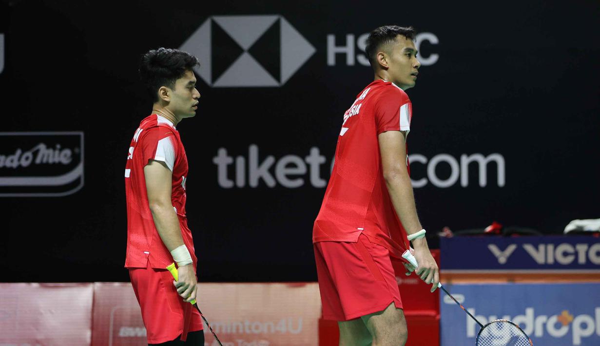 Pebulu tangkis ganda putra Indonesia, Leo Carnando/Bagas Maulana saat bertanding melawan Fajar Alfian/Muhammad Fikri pada babak 16 besar Indonesia Masters 2026 di Istora Gelora Bung Karno, Senayan, Jakarta, pada Kamis (22/1/2026). (Bola.com/M Iqbal Ichsan)