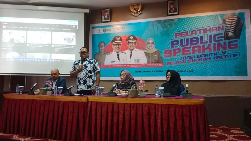 Dispar Kutai Timur Bekali Wanita Pelaku Ekonomi Kreatif Ilmu Public Speaking