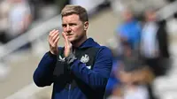 Newcastle United menunjuk Eddie Howe sebagai pelatih kepala menggantikan Steve Bruce pada tahun 2021. Sejak kehadirannya, The Magpies dinilai cerdik dan efektif untuk melakukan transfer pemain. Hingga pekan kesembilan, Howe berhasil membawa Newcastle menempati posisi keenam dengan raihan 14 poin. (AFP/Paul Ellis)