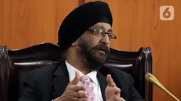 Anggota Parlemen Manukau Timur, Selandia Baru, Kanwaljit Singh Bakshi memberi sambutan saat menggelar pertemuan dengan pimpinan DPD di Kompleks Parlemen, Jakarta, Selasa (19/11/2019). Pertemuan itu untuk meningkatkan hubungan antara DPD dua negara. (Liputan6.com/JohanTallo)