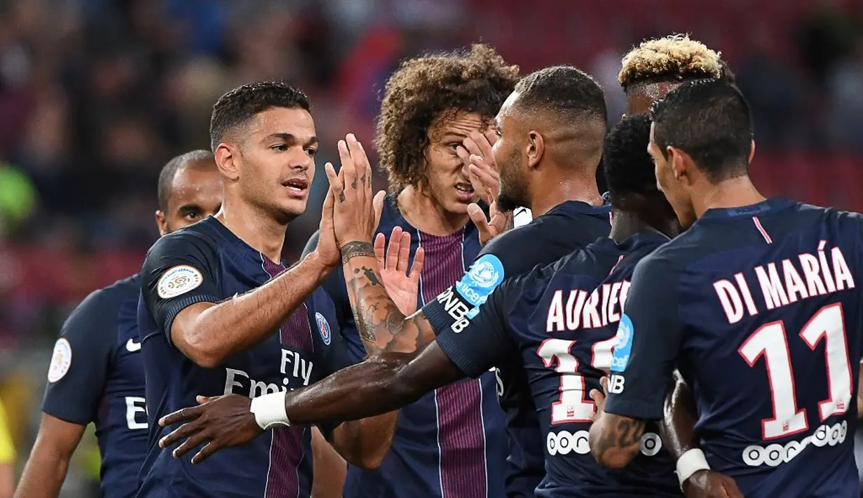 Paris Saint-Germain (PSG) meraih gelar perdana musim ini setelah menang 4-1 atas Olympique Lyon pada ajang Piala Super Prancis di Stadion Worthersee, Klagenfurt, Minggu (7/8/2016) dini hari WIB. (AFP/Boris Horvat)