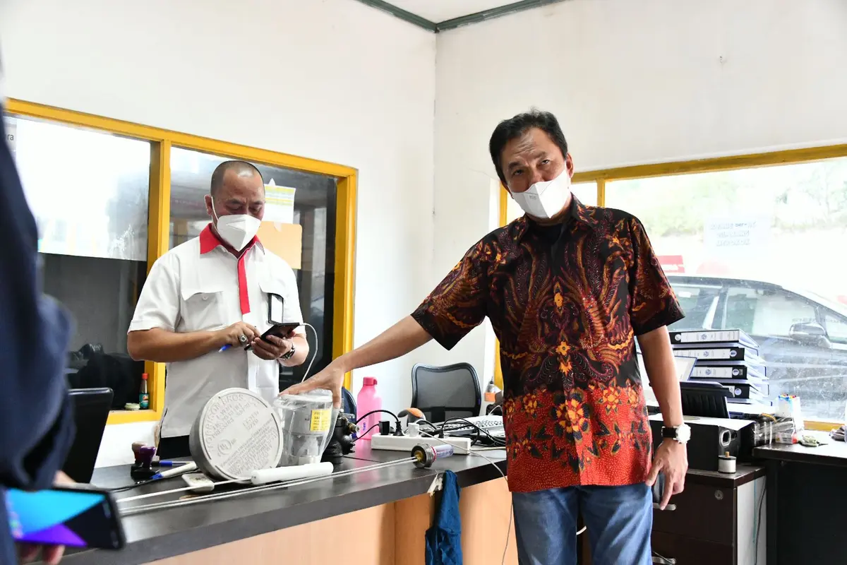 Monitoring Kemajuan Pembangunan Kepala BPH Migas Tinjau Fabrikasi Pertashop