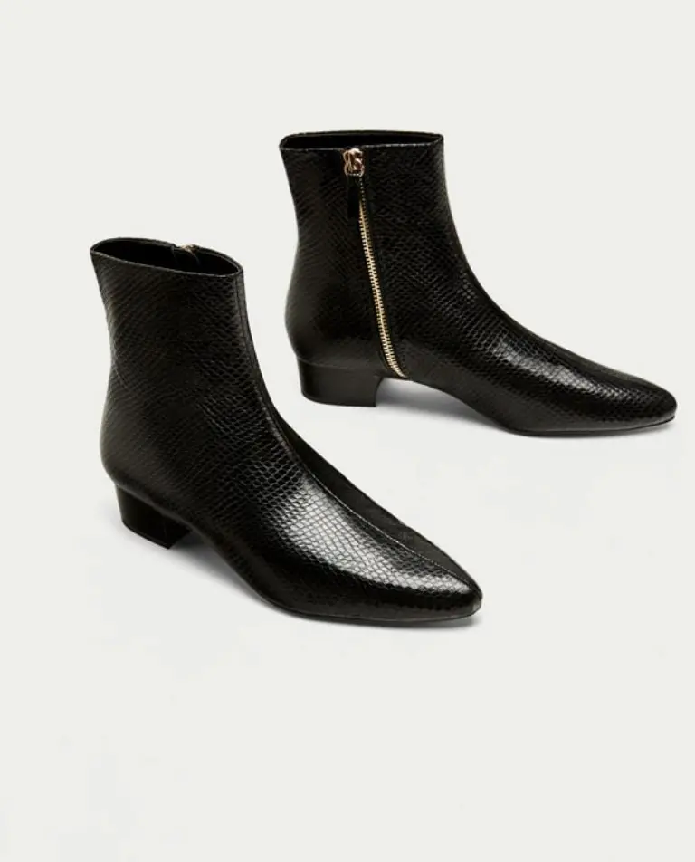 FLAT EMBOSSED ANKLE BOOTS. (zara.com)