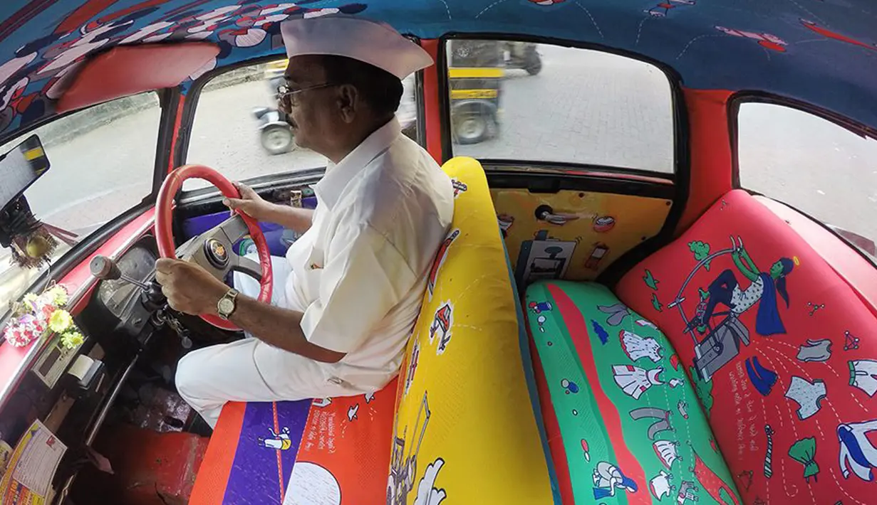Taxi Fabric yang berbasis di Mumbai, India, menciptakan sesuatu yang baru di dalam taksi yaitu mengubah dalam taksi dengan desain interior yang sangat menarik dan lebih cerah. (facebook.com/TaxiFabric)