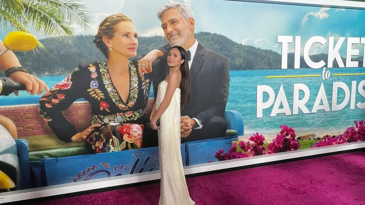 Penampilan Beby Tsabina di Premier Ticket to Paradise hingga Foto Bareng Julia Roberts
