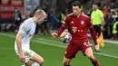 Bayern Munchen berhasil mengambil alih dominasi saat laga memasuki menit ke-70. Dengan perlahan, Lewandowski dan kolega berhasil menemukan celah kelemahan benteng RB Salzburg. (AFP/Barbara Gindl)