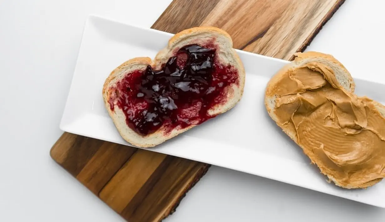 Saus dan selai kacang bagus sebagai asupan serat, lemak, dan protein yang sehat. Nutrisinya juga luar biasa karena terbuat dari sayuran, semakin berwarna akan semakin baik. Foto: unsplash.com.