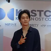 Chen EXO sapa penonton sebelum main event KOSTCON Jakarta 2025 di Indonesia Arena GBK pada Sabtu (02/08/2025). (Foto: Liputan6/Vindy Therecia)