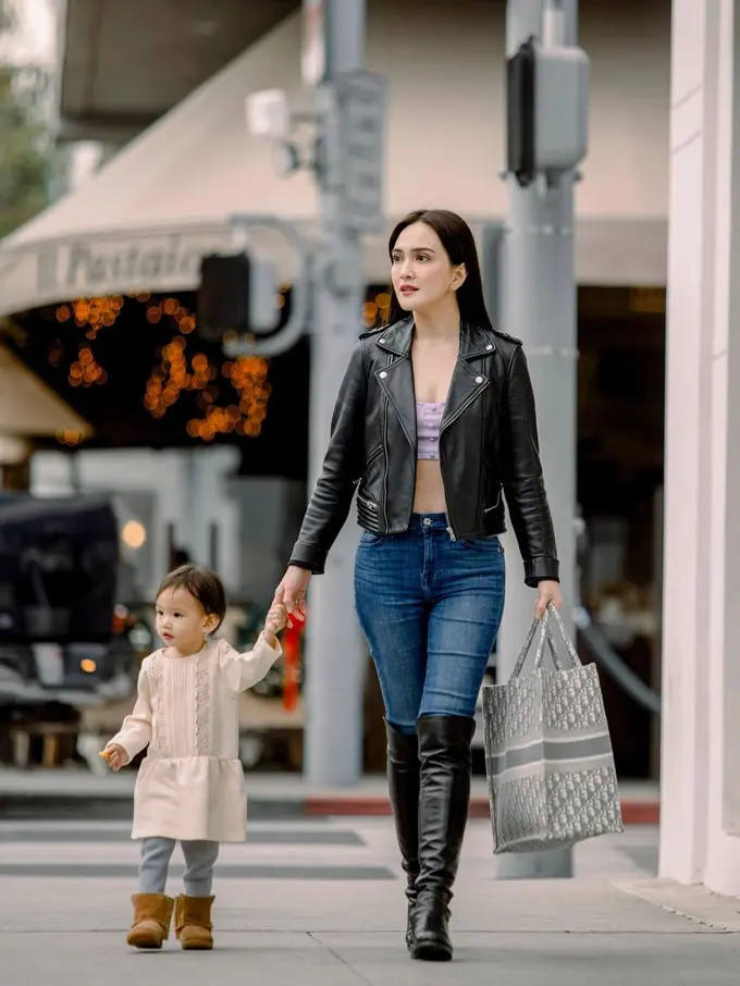 8 Gaya Shandy Aulia saat Habiskan Libur Akhir Tahun di Amerika, Bak Anak Muda