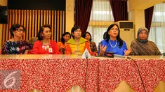 Pansel Pimpinan KPK memberikan keterangan pers di Pusdiklat Kemenkes, Jakarta, Senin (27/7/2015). Seleksi tahap III meliputi uji kecerdasan, potensi kerja, penilaian kepribadian dan integritas. (Liputan6.com/Yoppy Renato)