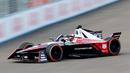 Pembalap TAG Heuer Porsche Formula E Team, Pascal Wehrlein, saat beraksi pada balapan Formula E 2023 di Jakarta International e-Prix Circuit, Sabtu (3/6/2023). Pascal Wehrlein menjadi yang tercepat setelah melahap 36 lap dengan catatan waktu 42 menit 21,995 detik. (Bola.com/M Iqbal Ichsan)