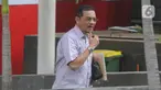 Mantan Menteri Dalam Negeri (Mendagri) Gamawan Fauzi  tiba untuk menjalani pemeriksaan di Gedung KPK, Jakarta, Senin (18/11/2019). Gamawan diperiksa terkait kasus dugaan korupsi proyek pembangunan gedung Kampus IPDN untuk tersangka mantan pejabat Kemendagri, Dudy Jocom. (merdeka.com/Dwi Narwoko)