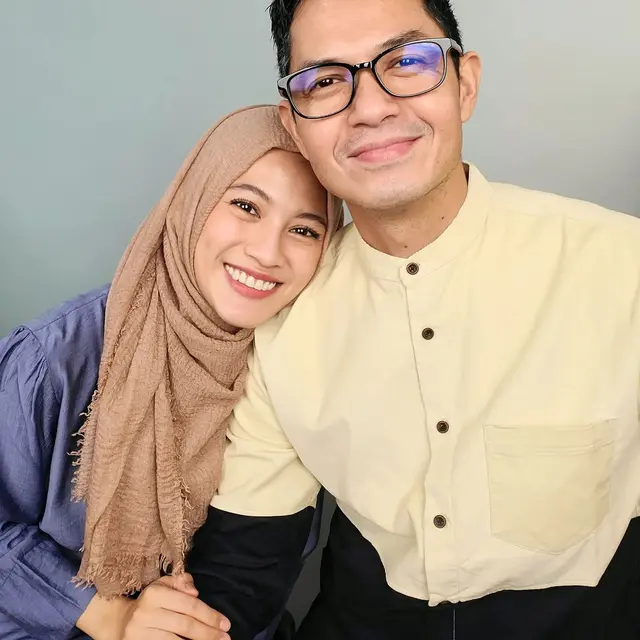 Umumkan Hamil Anak Ketiga, Ini 6 Potret Terbaru Alyssa Soebandono dan Dude Harlino
