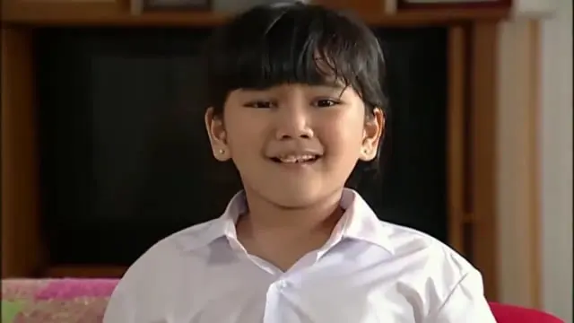 6 Foto Lawas Rachel Amanda Saat Kecil, Pipi Chubby Bikin Gemas