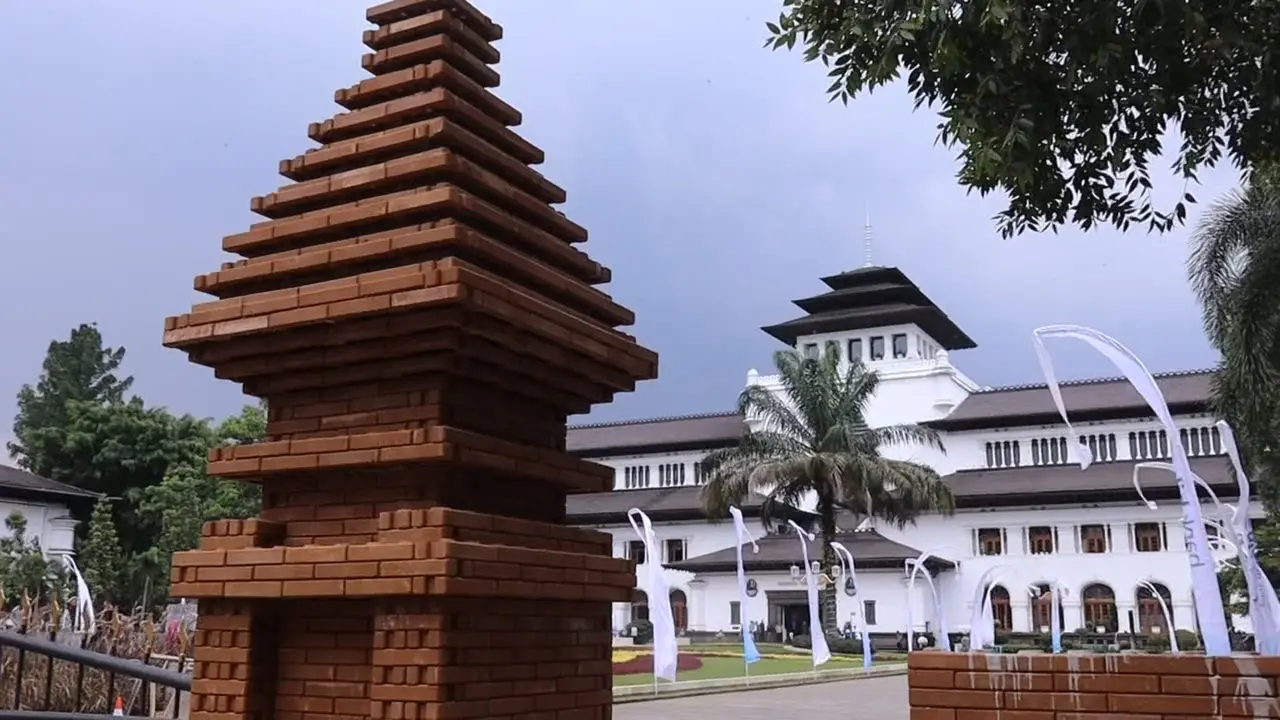 Pagar Gedung Sate diubah menjadi arsitektur tradisional menyerupai candi (Istimewa)