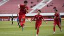 Pemain Vietnam U-16, Nguyen Trong Tuan melakukan selebrasi usai mencetak gol kedua timnya ke gawang Thailand U-16 dalam laga semifinal AFF U-16 2022 antara Thailand U-16 melawan Vietnam U-16 di Stadion Maguwoharjo, Sleman, Rabu (10/8/2022) sore WIB. (Bola.com/Bagaskara Lazuardi)
