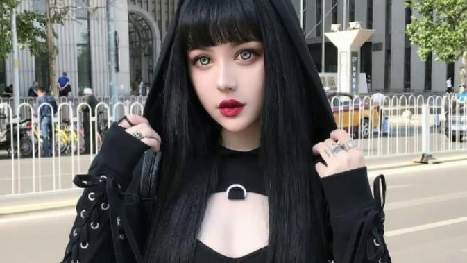 Di Foto Mirip Banget Barbie  Aslinya Ternyata Makin Bikin 