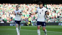 Gelandang Timnas Inggris, Declan Rice, enggan merayakan gol yang dicetaknya ke gawang Republik Irlandia dalam laga Grup 2 Liga B UEFA Nations League 2024/2025 di Aviva Stadium, Dublin, Minggu (8/9/2024) dini hari WIB. (PAUL FAITH / AFP)