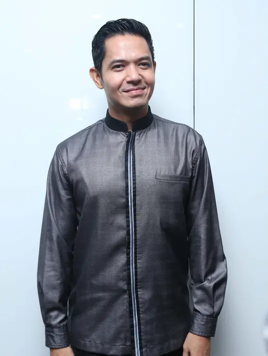 Kematian mendadak Irena Justine mengejutkan banyak orang. Salah satunya artis yang pernah menjadi lawan mainnya dalam sinetron Sakinah Bersamamu, Dude Harlino. (Andy Masela/Bintang.com)