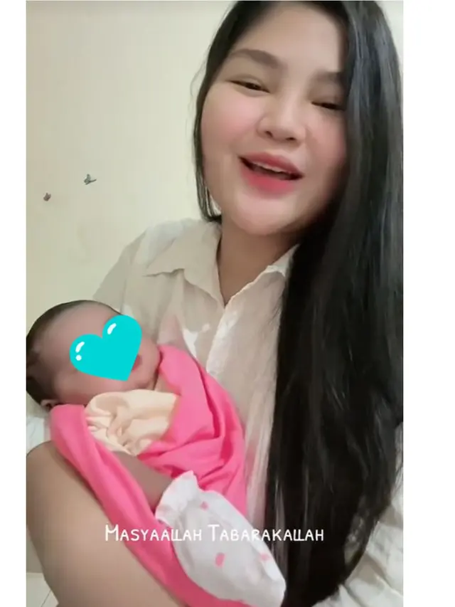 6 Potret Rosa Meldianti Momong Anak Pertama Usai Lahiran, Cucu Dewi Perssik