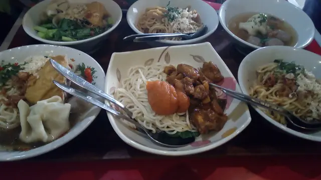 Ragaman hidangan mie bakso Mulang Sari, dalam satu porsi yang cukup digemari masyarakat Garut