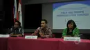 Kiri - Kanan : Moderator Anick HT, Pembicara LSI Ardian Sopa, dan Pembicara dari KOMNAS Perempuan Yuni Chuzaifah saat diskusi tema "Publik Soal Perempuan dan Etnis Tionghoa". Jakarta, Jumat (27/3/2015). (Liputan6.com/Johan Tallo)