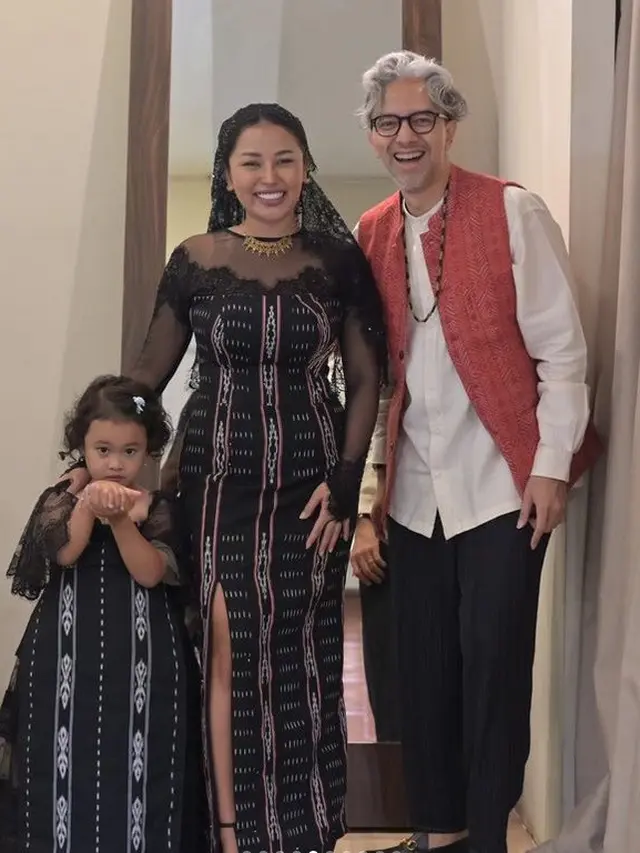 Cerita Dibalik Busana Mutia Ayu dan Gewa di Konser Glenn Fredly