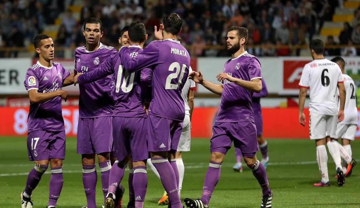Pemain Real Madrid merayakan gol ke gawang Cultural Leonesa pada leg pertama babak 32 besar Copa del Rey di Reino de Leon, Leon, Rabu (26/10/2016). (AFP/Cesar Manso)