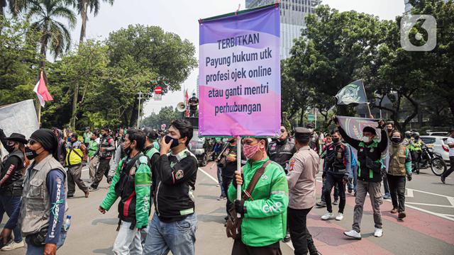 FOTO: Aksi Pengemudi Ojek Online Tuntut Kenaikan Tarif